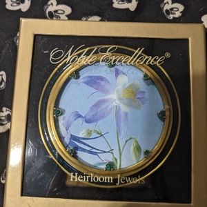 NWT small gorgeous picture frame holder in box